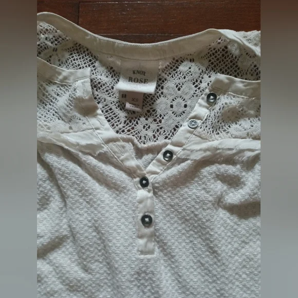 Knox Rose Long Sleeve Quarter Button Up Shirt w/ lace detail Cream - Picture 2 of 4